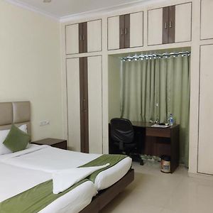 Budget King Room